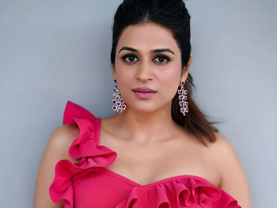 Scintillating Clicks Of Shraddha Das In Pink Dress